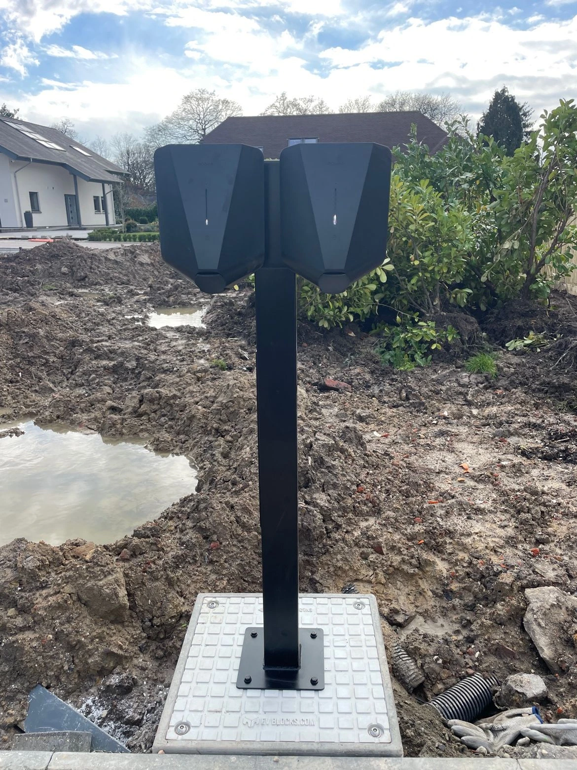 Dual-Face Easee EV Charger mounted on B500+ EV Block - Installed by EVelec Limited