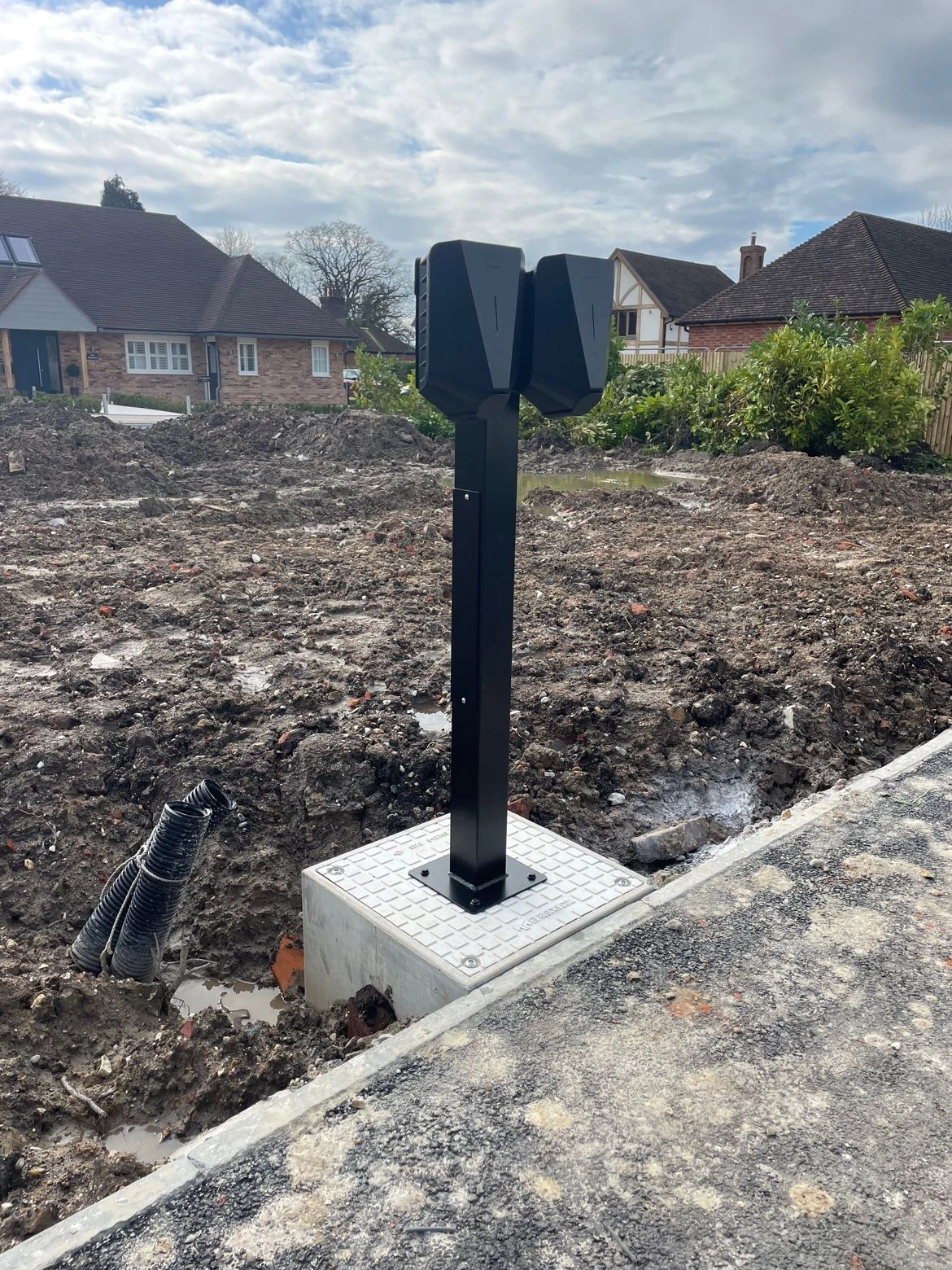 Dual-Face Easee EV Charger mounted on B500+ EV Block - Installed by EVelec Limited
